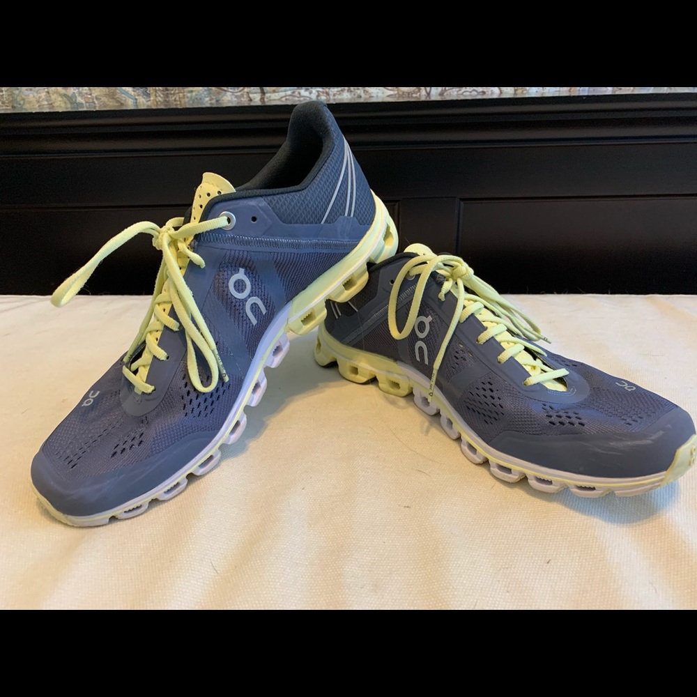 ON Cloudflow Womens running shoe